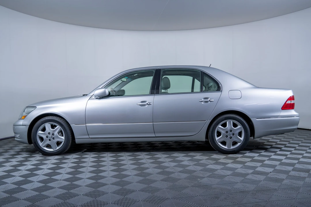 2005 Lexus LS 3rd Gen - Image 6 of 31
