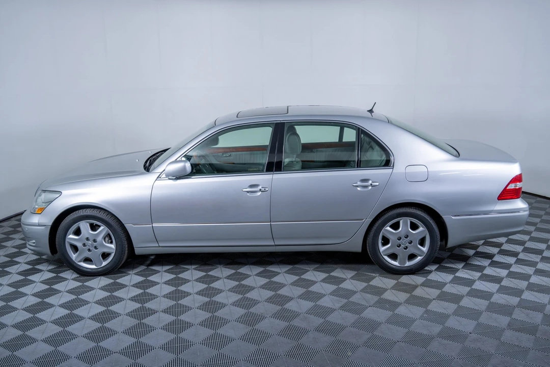 2005 Lexus LS 3rd Gen - Image 5 of 31