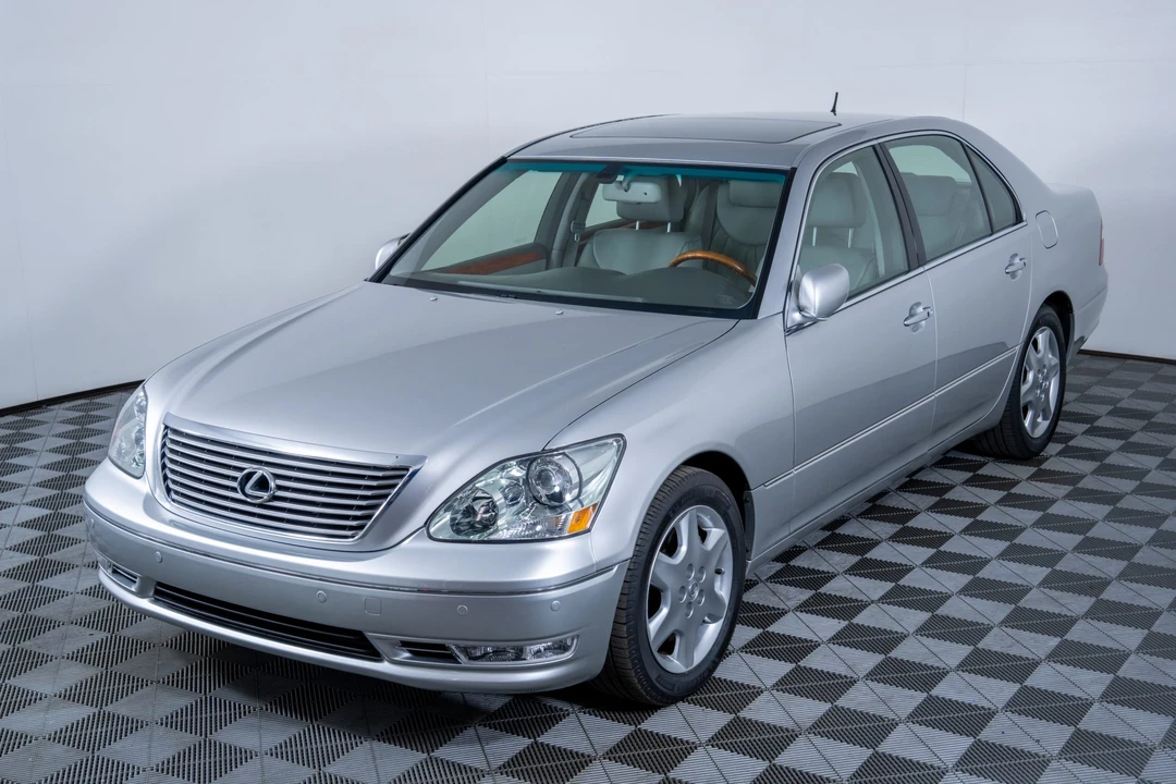 2005 Lexus LS 3rd Gen - Image 4 of 31