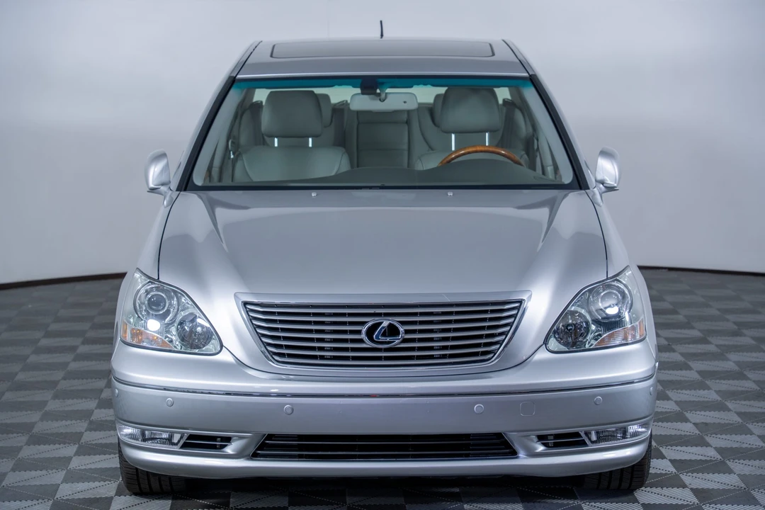 2005 Lexus LS 3rd Gen - Image 25 of 31
