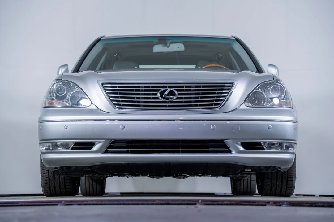 2005 Lexus LS 3rd Gen - Image 19 of 31