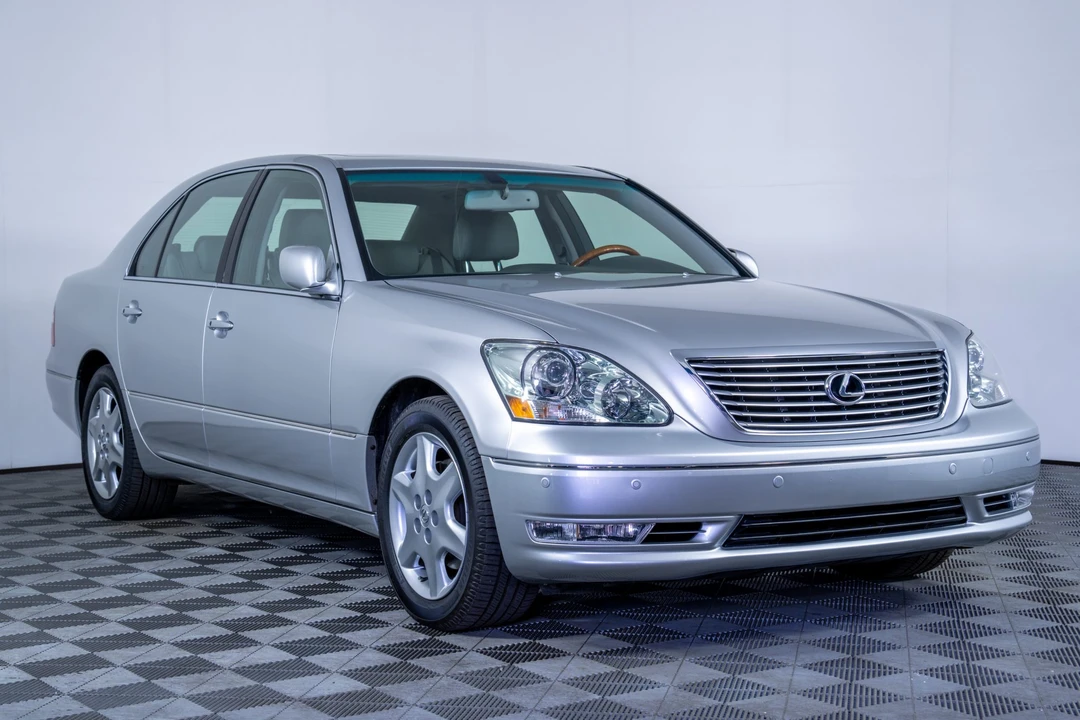 2005 Lexus LS 3rd Gen - Image 18 of 31