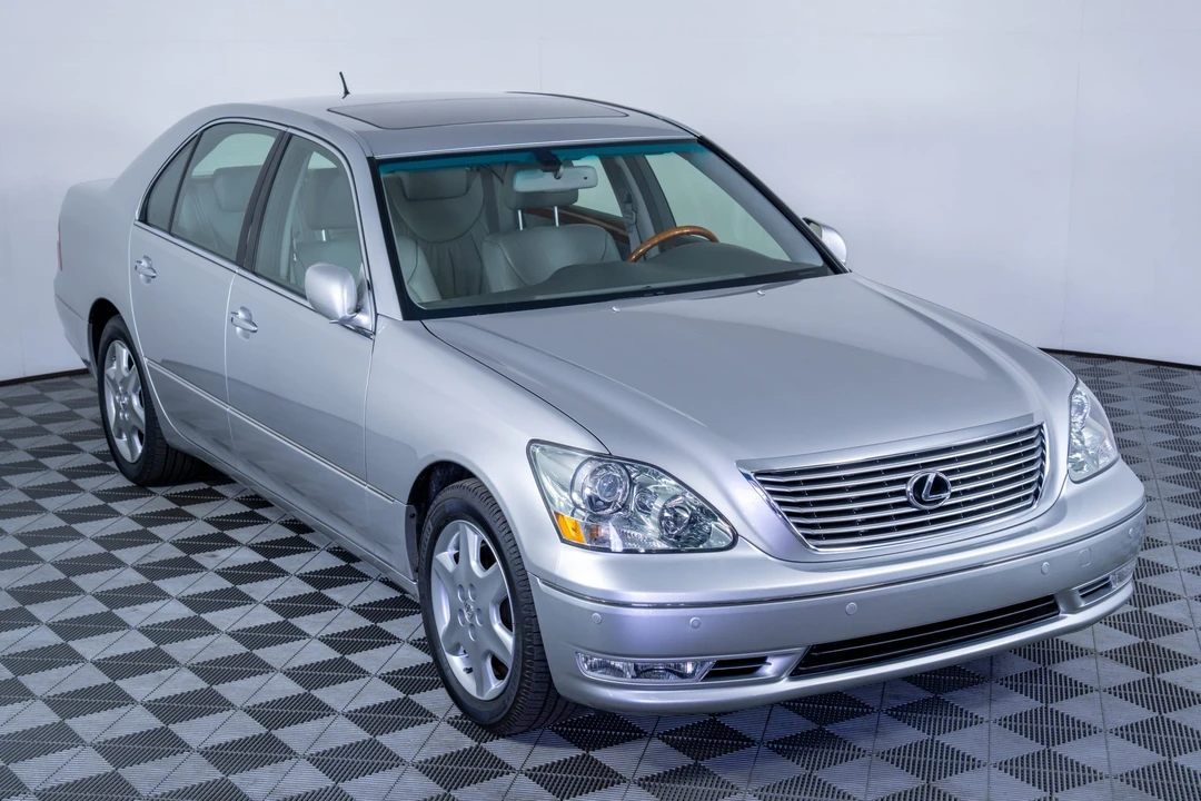 2005 Lexus LS 3rd Gen - Image 17 of 31