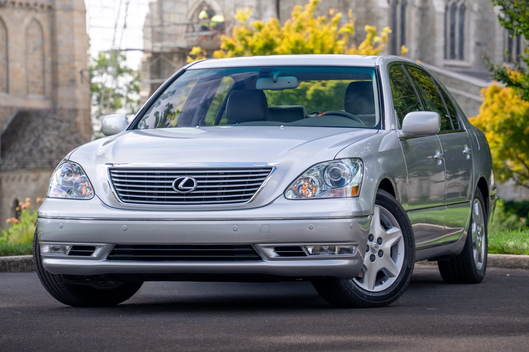 2005 Lexus LS 3rd Gen - Image 26 of 31