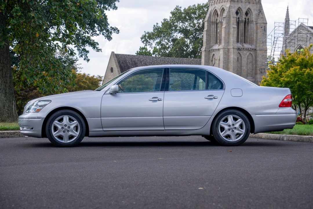 2005 Lexus LS 3rd Gen - Image 27 of 31