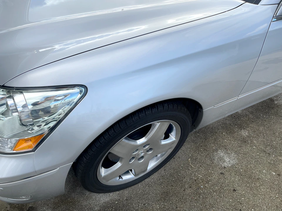 2005 Lexus LS 3rd Gen - Image 13 of 31