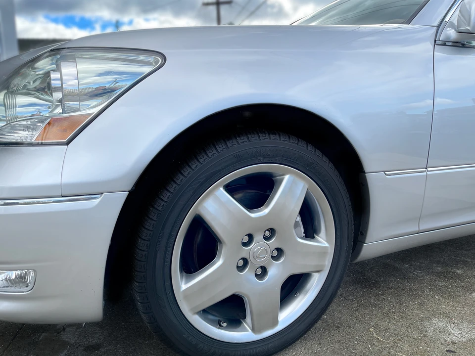 2005 Lexus LS 3rd Gen - Image 12 of 31