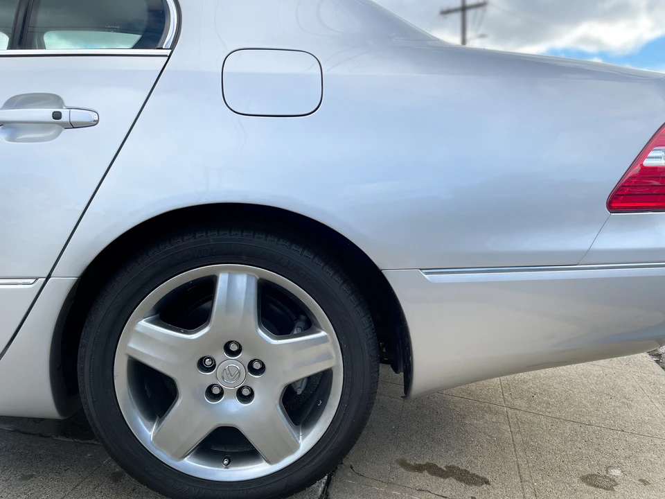 2005 Lexus LS 3rd Gen - Image 18 of 31