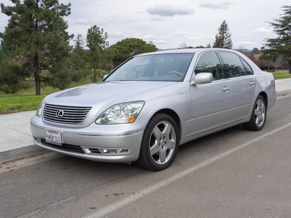 2005 Lexus LS 3rd Gen - Image 2 of 31