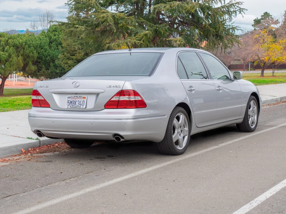 2005 Lexus LS 3rd Gen - Image 8 of 31