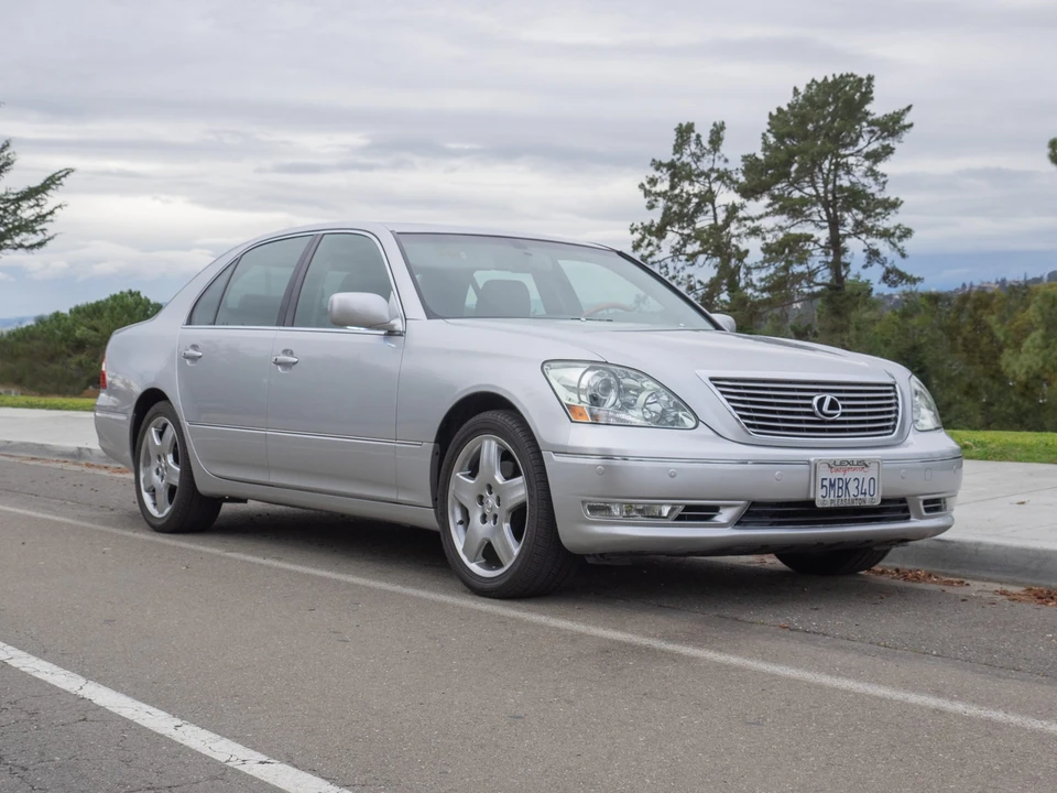 2005 Lexus LS 3rd Gen - Image 5 of 31