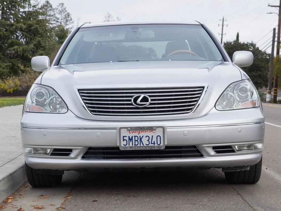 2005 Lexus LS 3rd Gen - Image 4 of 31