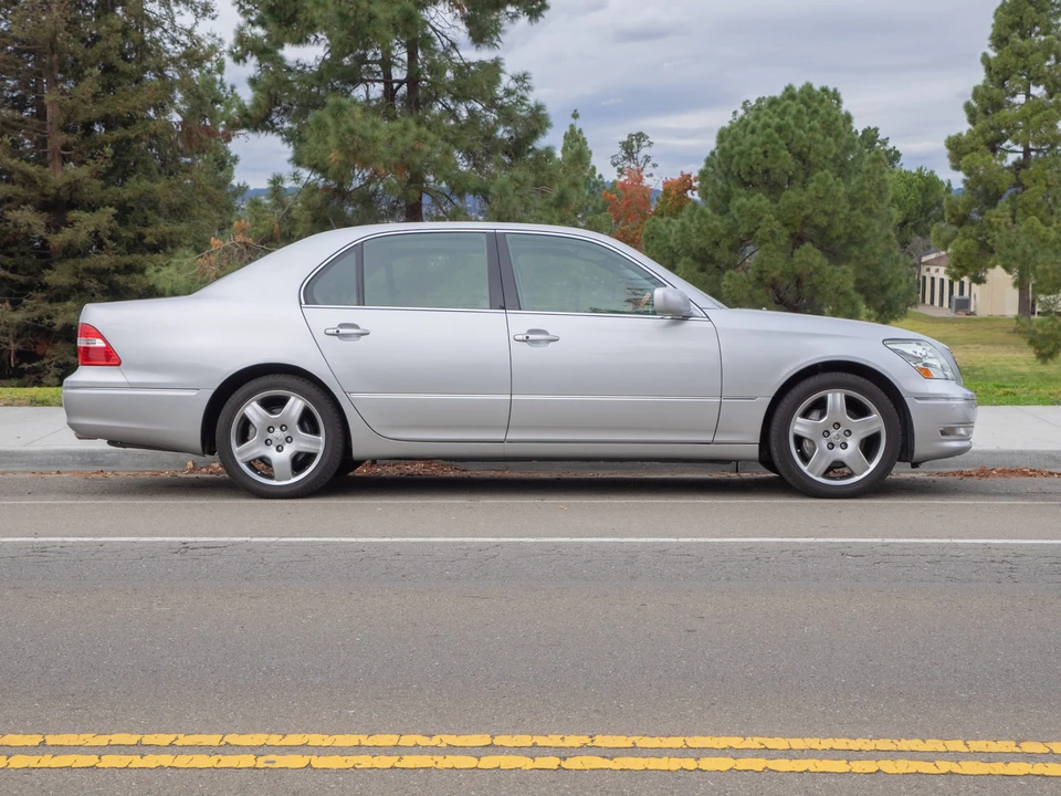 2005 Lexus LS 3rd Gen - Image 6 of 31
