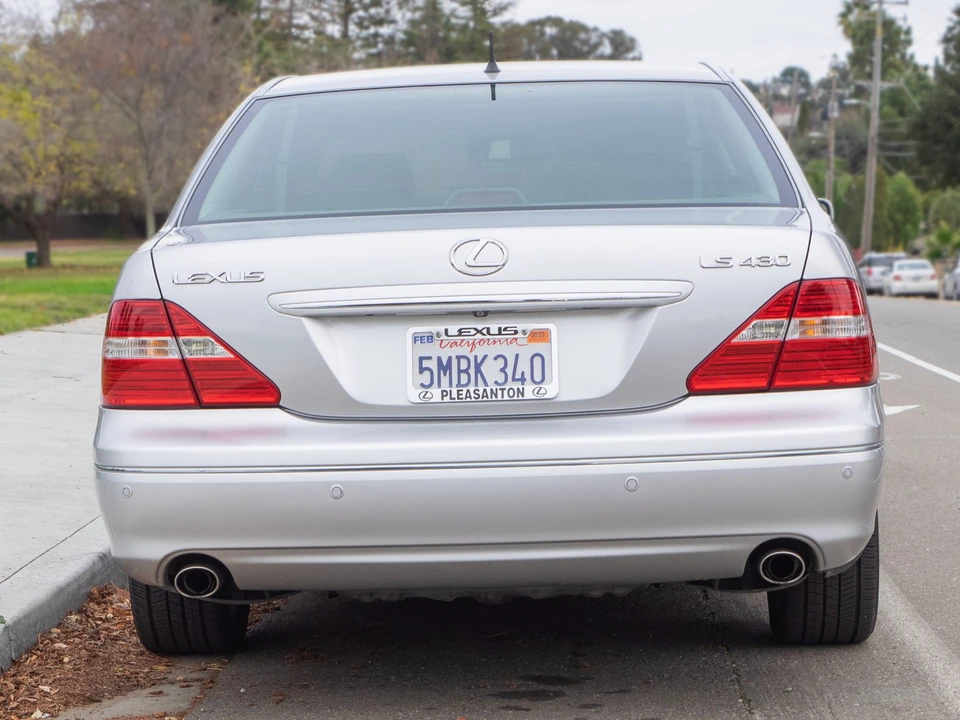 2005 Lexus LS 3rd Gen - Image 9 of 31