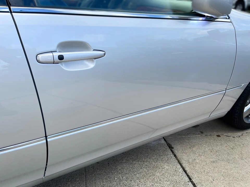 2005 Lexus LS 3rd Gen - Image 23 of 31
