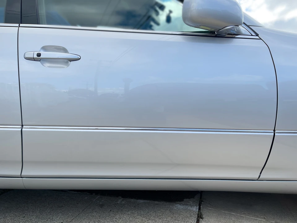 2005 Lexus LS 3rd Gen - Image 25 of 31