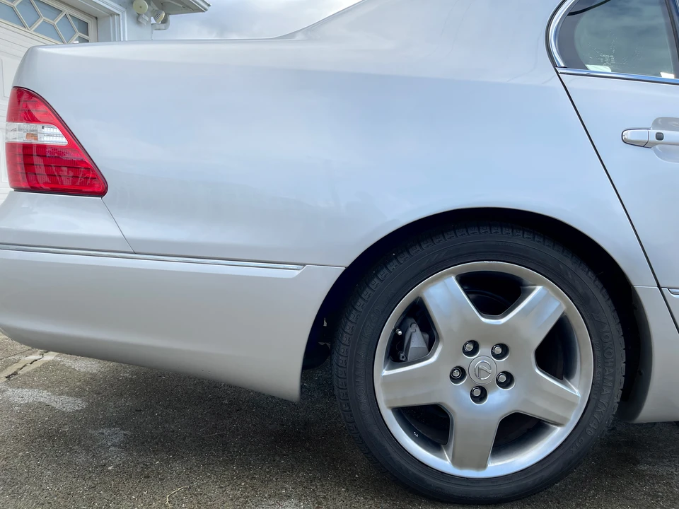 2005 Lexus LS 3rd Gen - Image 21 of 31