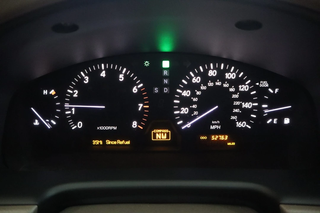 2005 Lexus LS 3rd Gen - Image 23 of 31