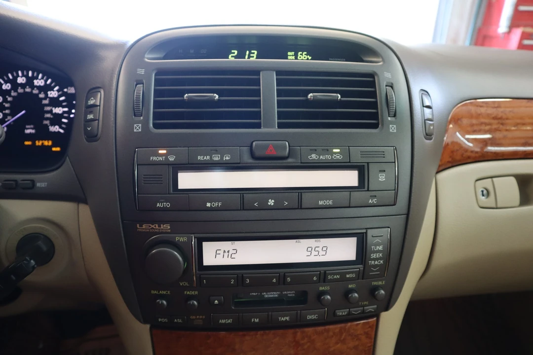 2005 Lexus LS 3rd Gen - Image 24 of 31