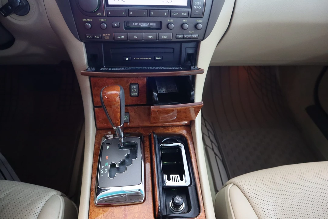 2005 Lexus LS 3rd Gen - Image 25 of 31