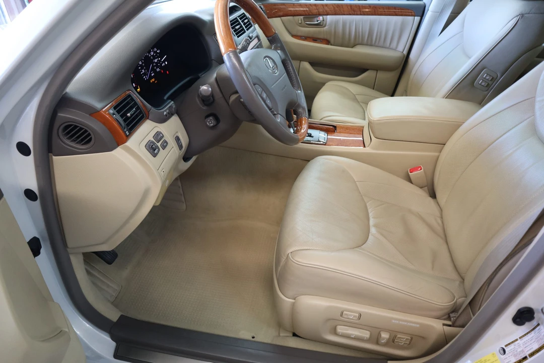 2005 Lexus LS 3rd Gen - Image 19 of 31
