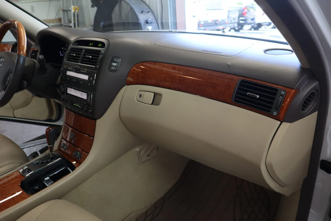 2005 Lexus LS 3rd Gen - Image 27 of 31