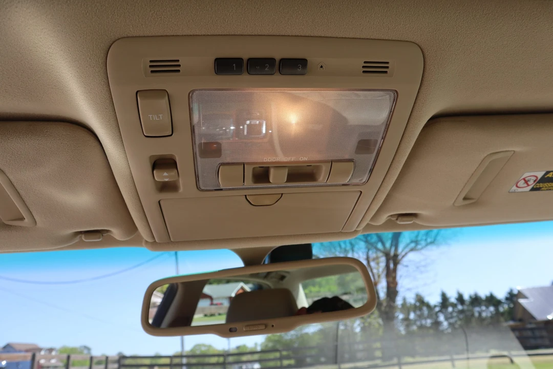 2005 Lexus LS 3rd Gen - Image 29 of 31