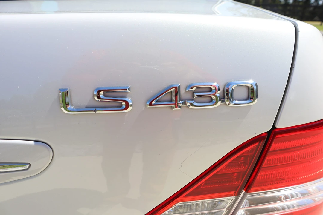 2005 Lexus LS 3rd Gen - Image 14 of 31