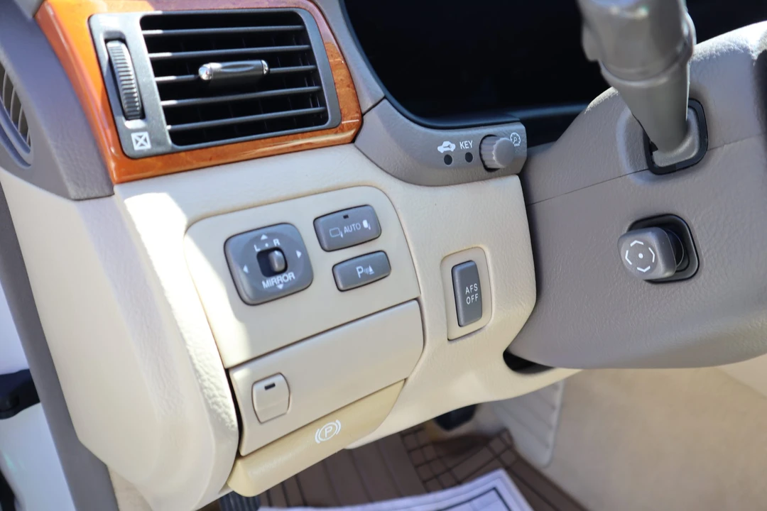2005 Lexus LS 3rd Gen - Image 22 of 31