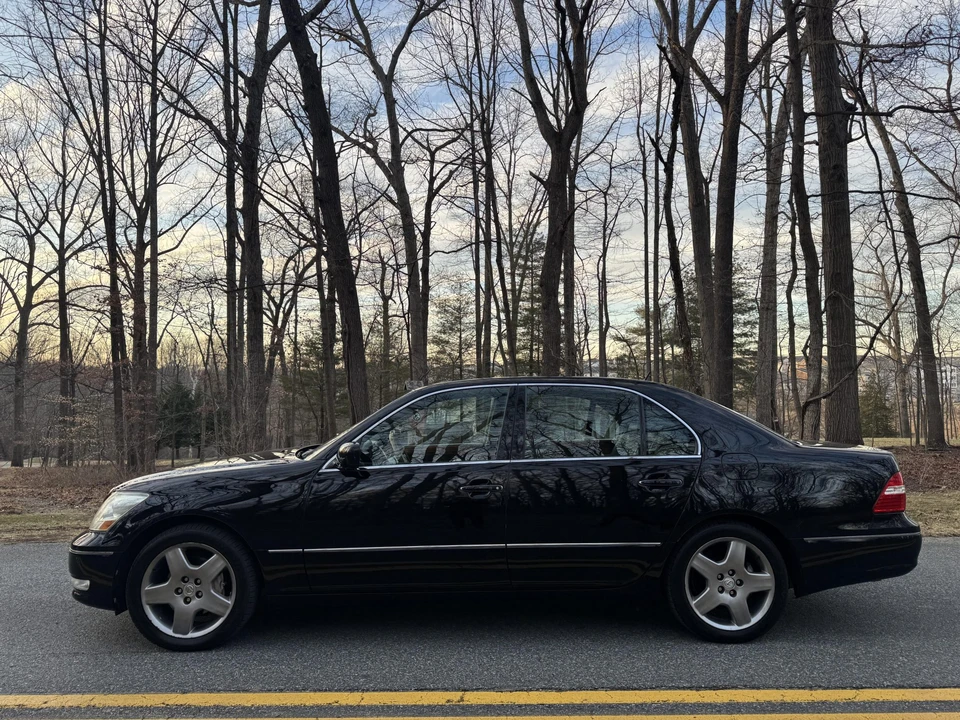 2005 Lexus LS 3rd Gen - Image 26 of 31