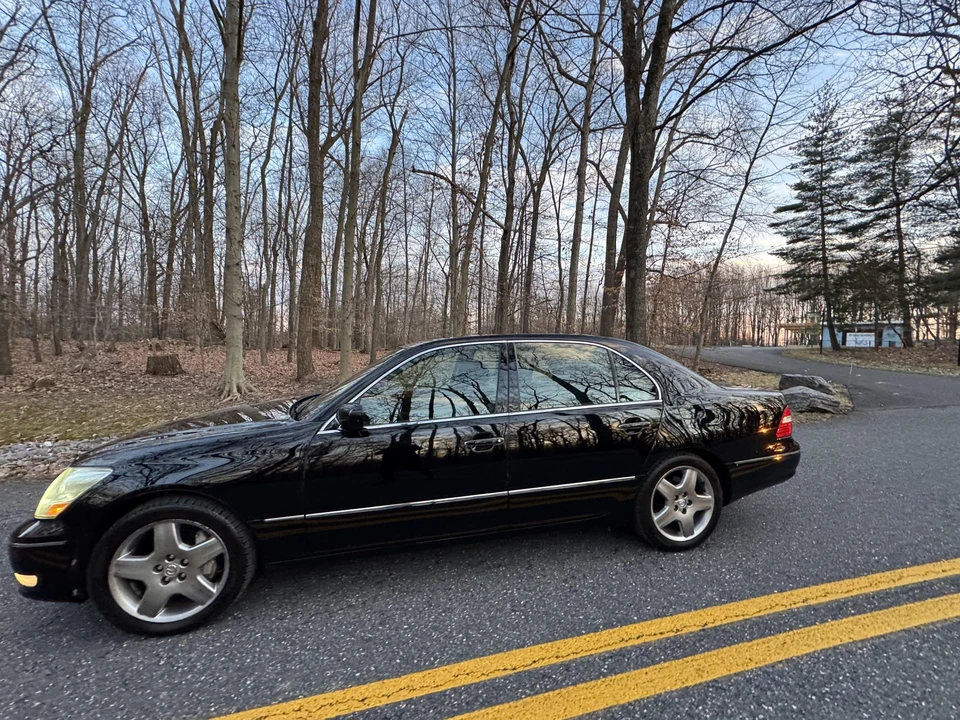2005 Lexus LS 3rd Gen - Image 23 of 31