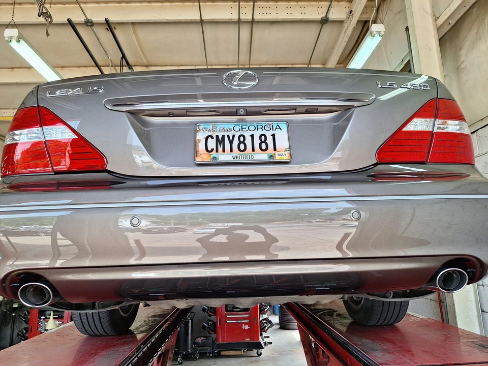 2005 Lexus LS 3rd Gen - Image 22 of 31