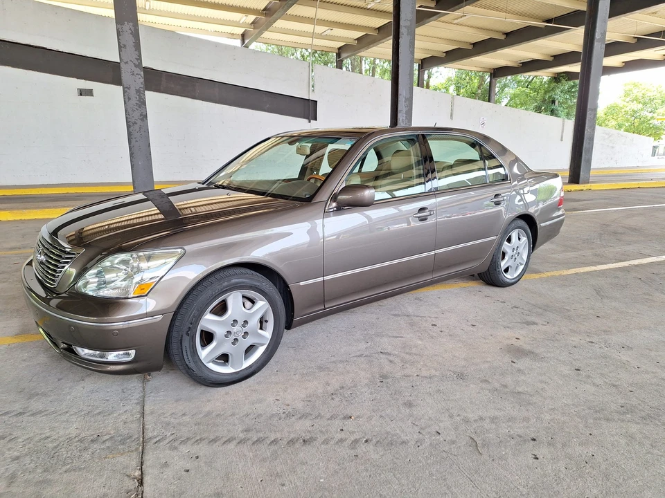 2005 Lexus LS 3rd Gen - Image 10 of 31