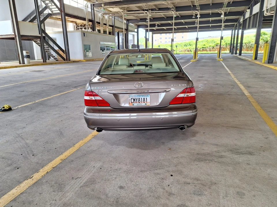 2005 Lexus LS 3rd Gen - Image 6 of 31
