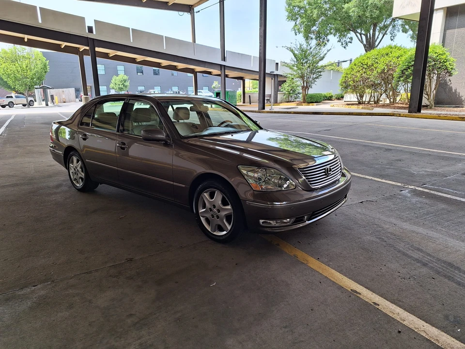 2005 Lexus LS 3rd Gen - Image 3 of 31