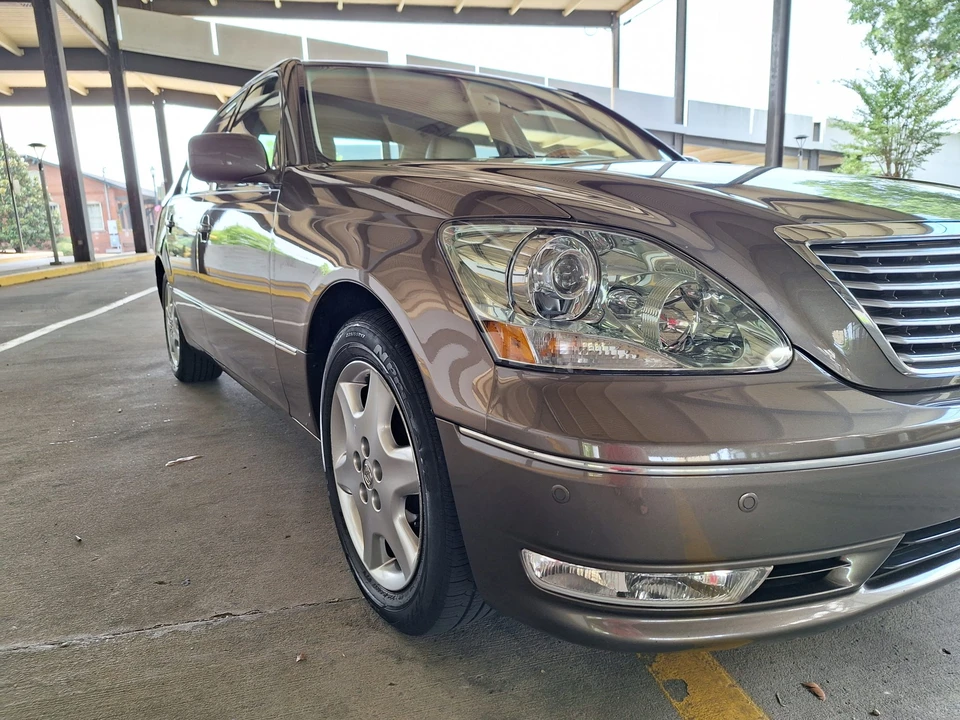 2005 Lexus LS 3rd Gen - Image 14 of 31