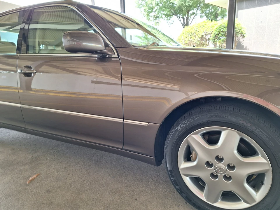 2005 Lexus LS 3rd Gen - Image 16 of 31