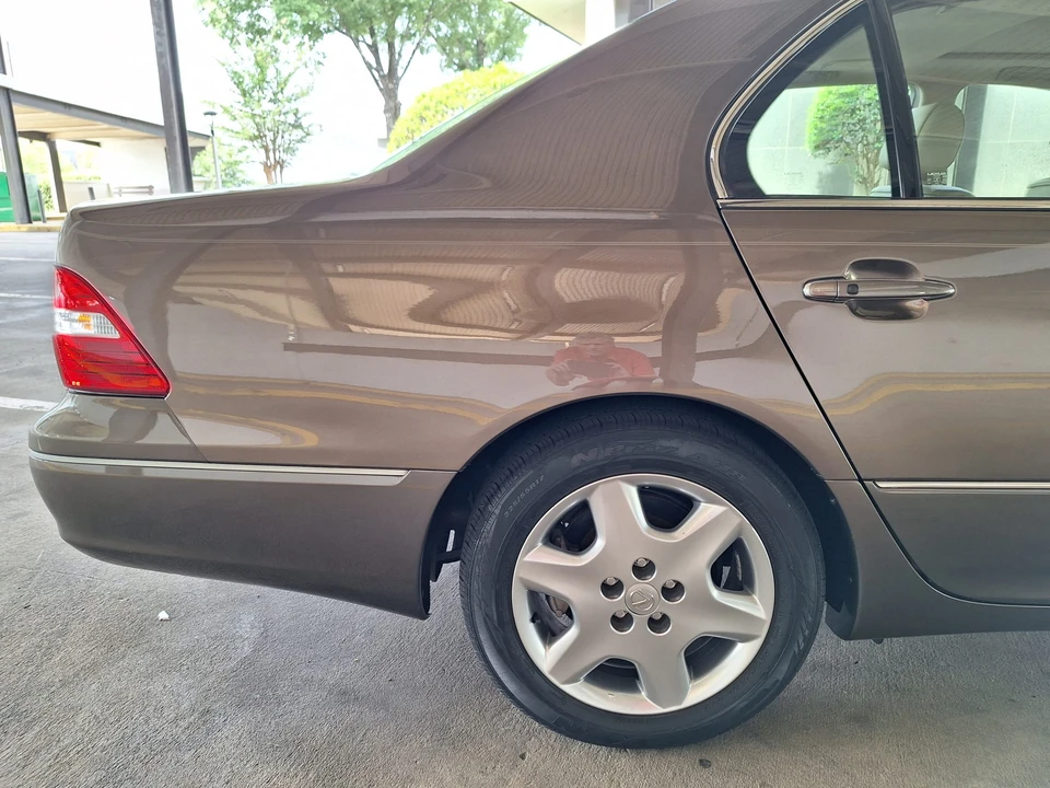 2005 Lexus LS 3rd Gen - Image 19 of 31