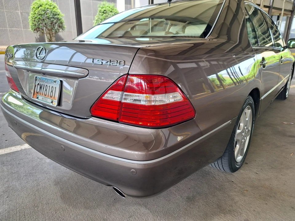 2005 Lexus LS 3rd Gen - Image 21 of 31