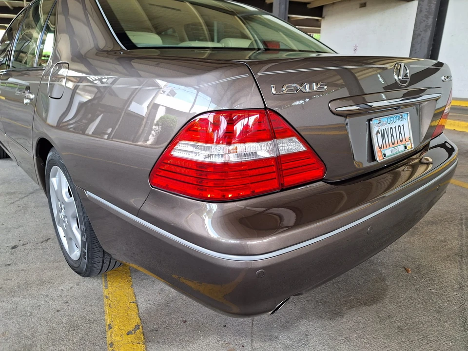 2005 Lexus LS 3rd Gen - Image 25 of 31