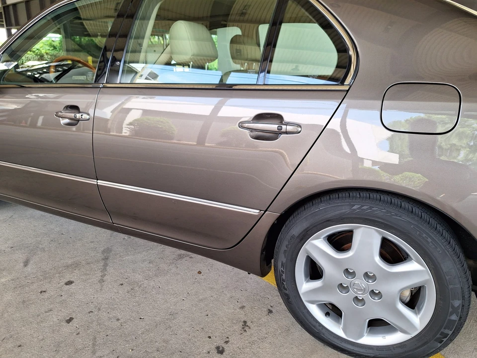 2005 Lexus LS 3rd Gen - Image 27 of 31