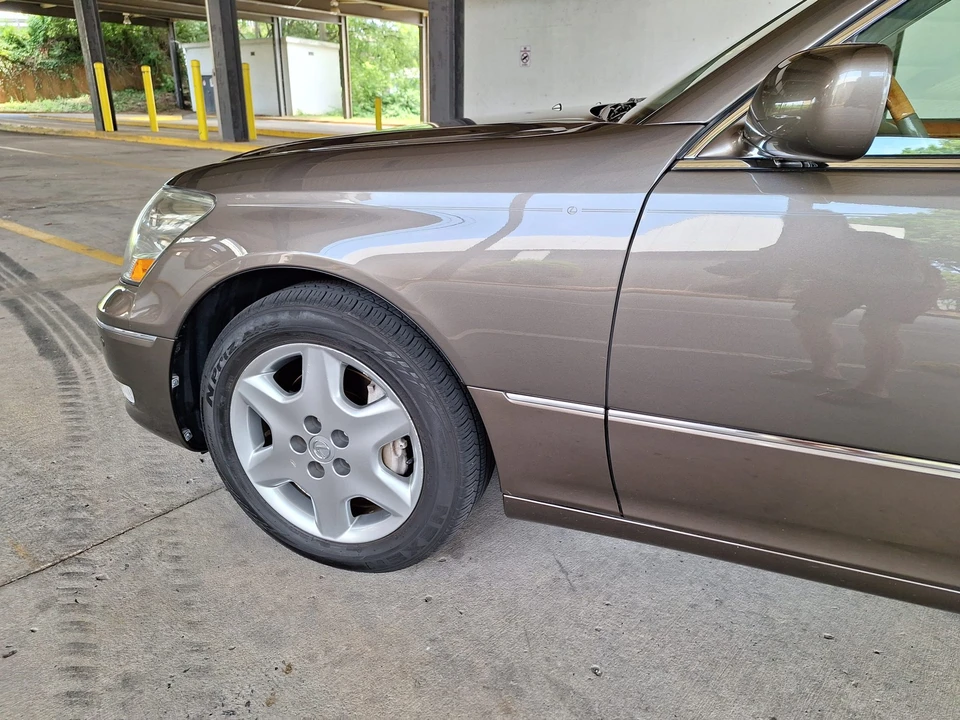 2005 Lexus LS 3rd Gen - Image 29 of 31