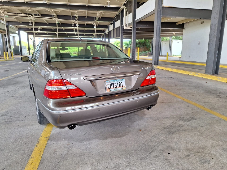 2005 Lexus LS 3rd Gen - Image 7 of 31