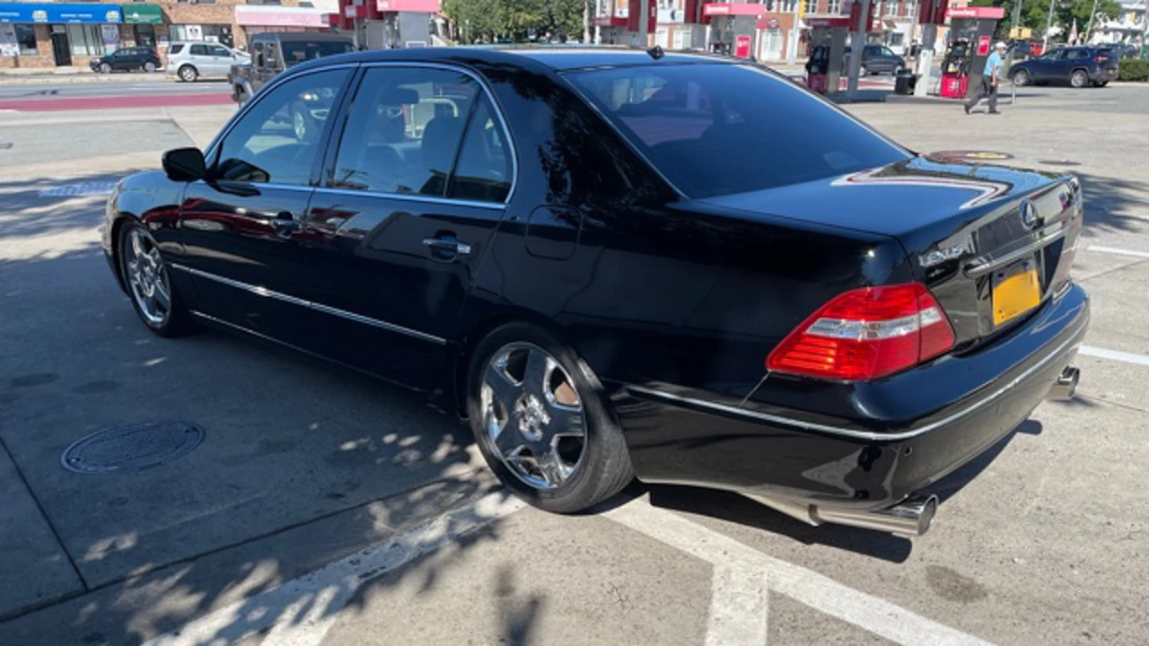 2005 Lexus LS 3rd Gen - Image 2 of 11