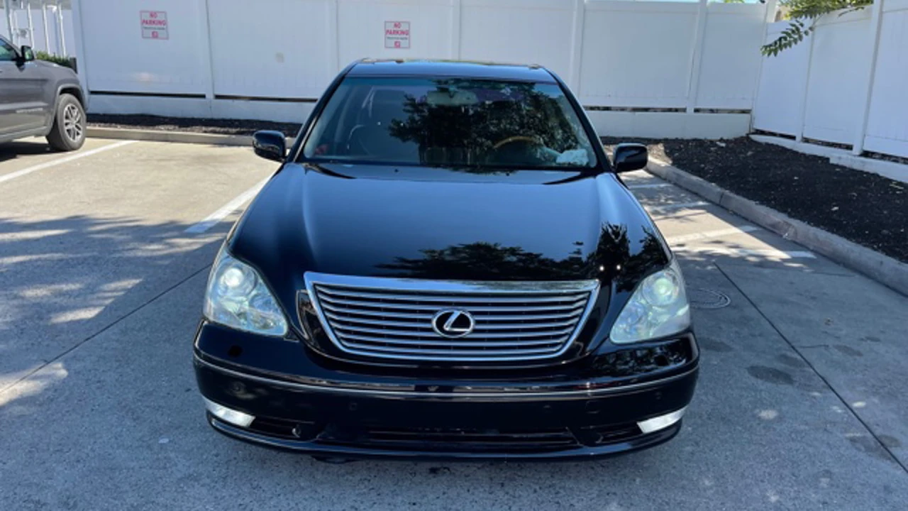 2005 Lexus LS 3rd Gen - Image 8 of 11
