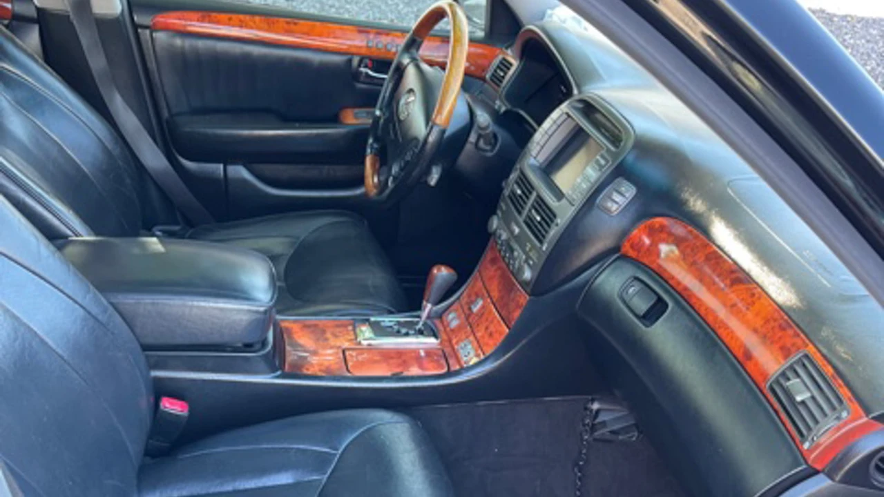 2005 Lexus LS 3rd Gen - Image 3 of 11