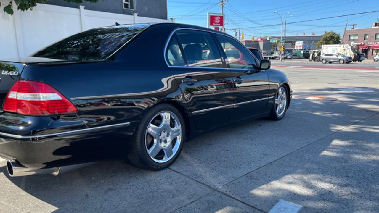 2005 Lexus LS 3rd Gen - Image 9 of 11