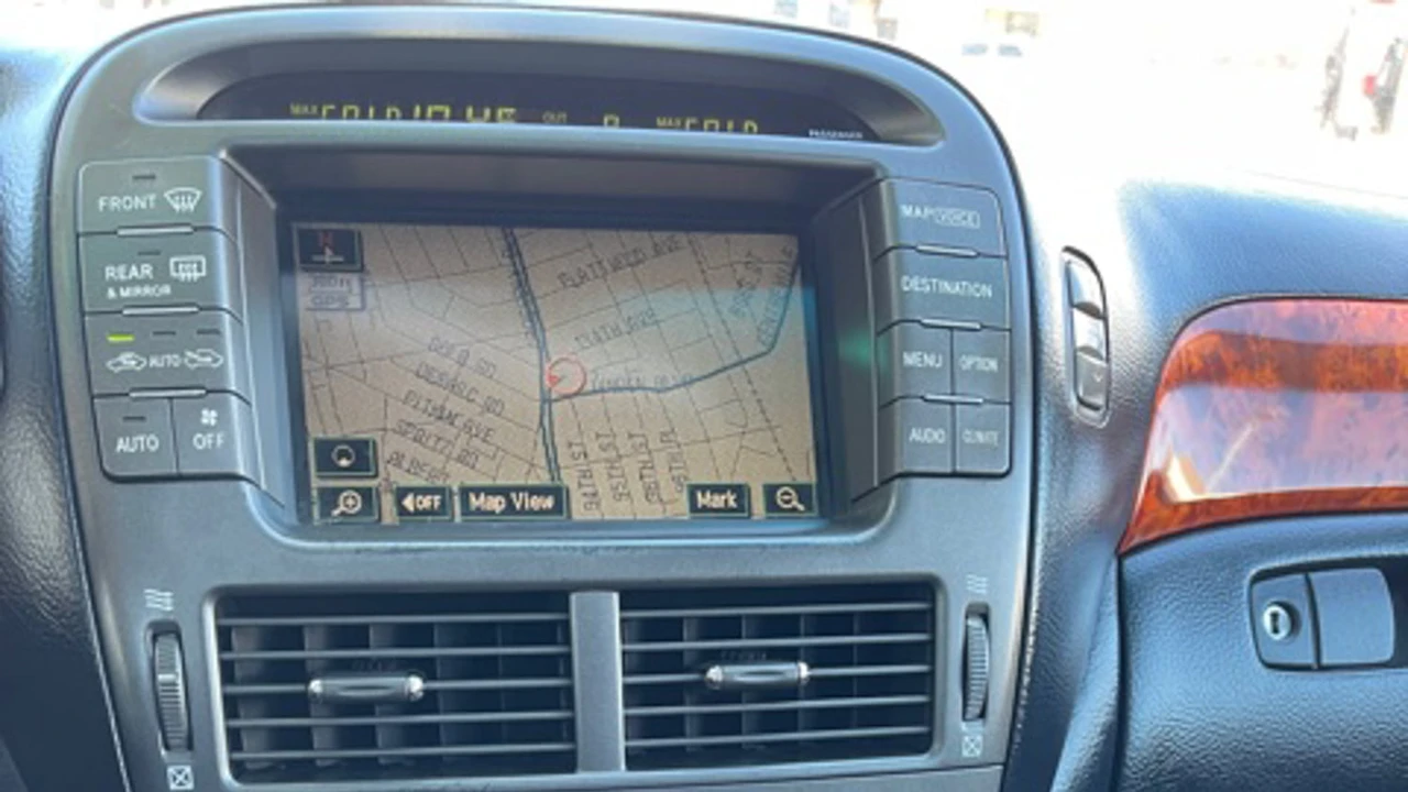 2005 Lexus LS 3rd Gen - Image 11 of 11