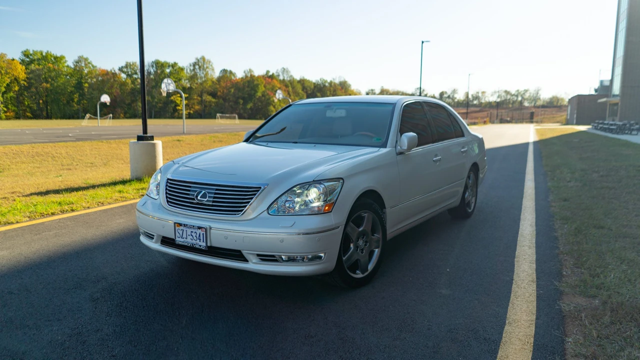 2005 Lexus LS 3rd Gen - Image 24 of 31