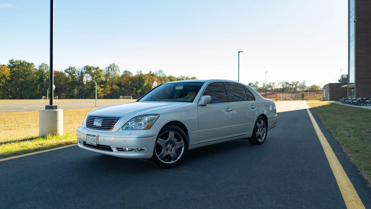 2005 Lexus LS 3rd Gen - Image 6 of 31
